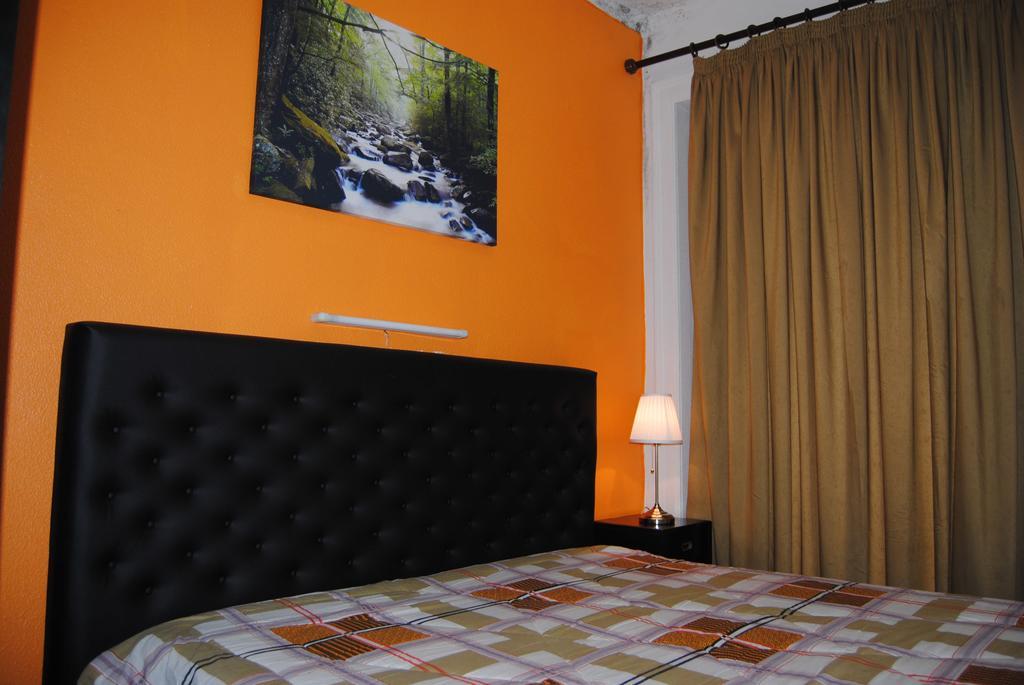 Pensao Beira Minho Hotel Lisbon Room photo